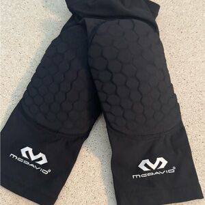 McDavid Black Knee Pad Compression Leg Sleeves